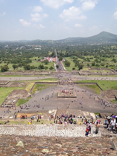 On top of the Pyramid of the Sun in Teotihuacan, Mexico.jpg